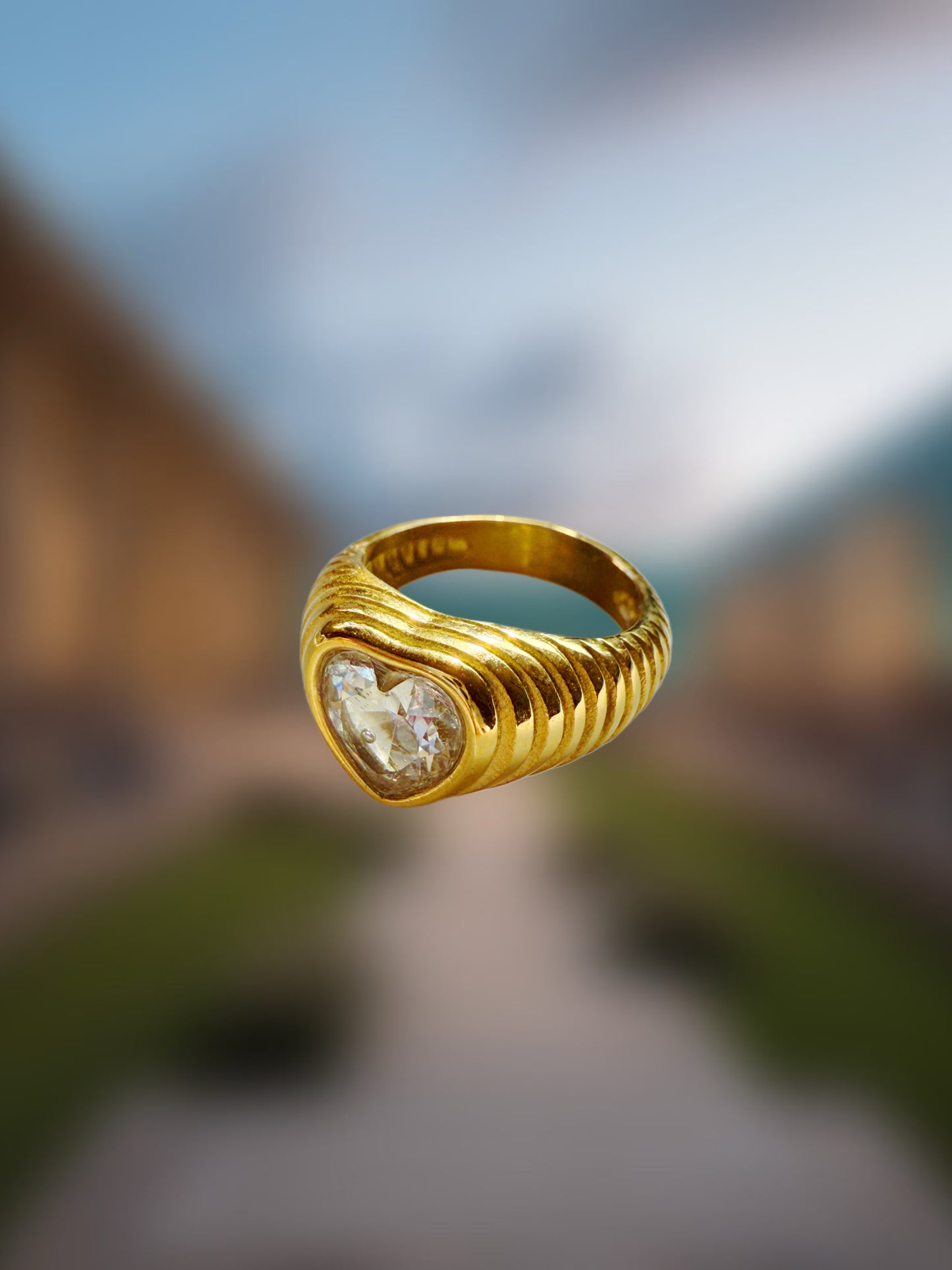 Anillo Amor dorado