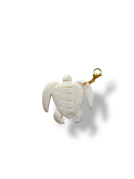 Charm tortuga nácar
