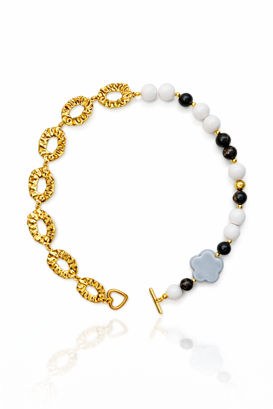 Collar Lily