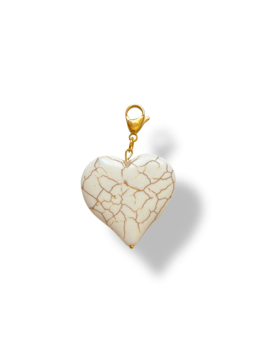 Charm Corazón Howlita