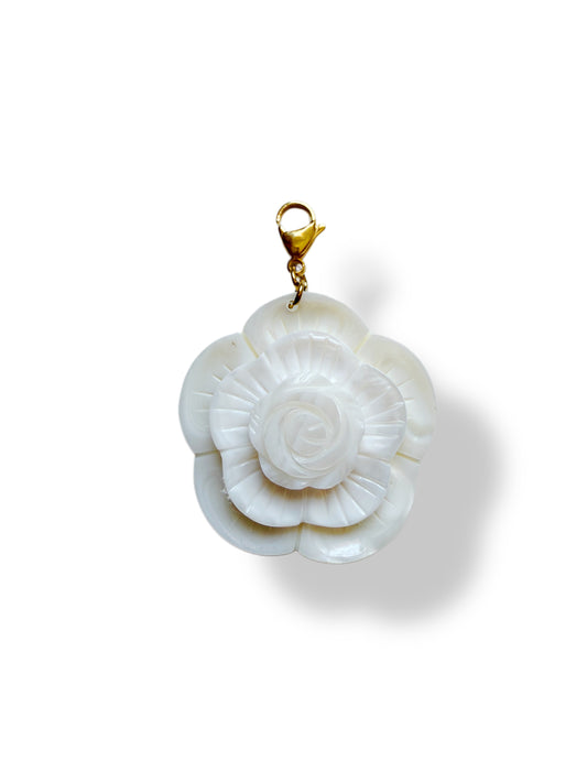 Charm Flor Nácar X